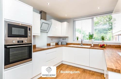 Little Hay House | Birmingham Near Airports & NEC, Contractors & Leisure Stays Property Retreat Short Lets & Serviced Accommodation
