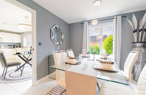 Birmingham House | Birmingham Stay Free Parking for Families Travellers Professionals M6