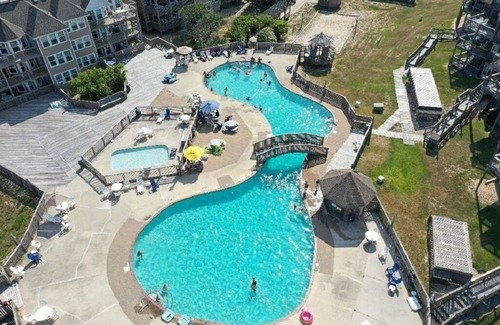 Duck Condo | BIS-Duck Resort - 1BR/1BA - Great Location, Pool, and Beach!