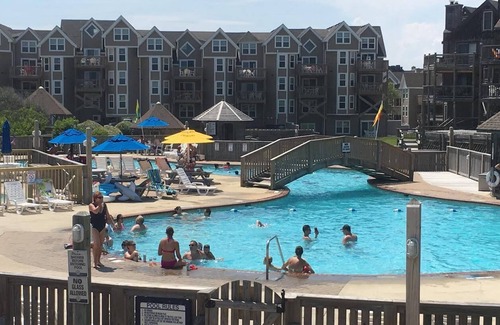 Duck Condo | BIS-Duck Resort - 1BR/1BA - Great Location, Pool, and Beach!