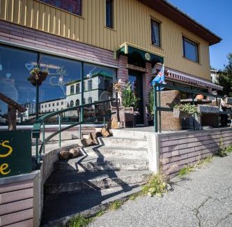 Borgarnes House | Blómasetrið Homestay