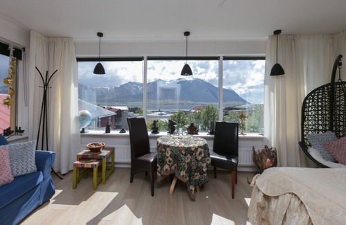 Borgarnes House | Blómasetrið Homestay
