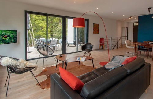 Souillac Villa | Black and White House
