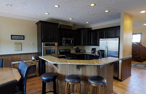 Snowshoe House | Black Bear Crossing #31 Bring the WHOLE family - 7 bedrooms = room for all! by RedAwning