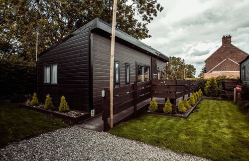 Barmston Cottage | Black Bull 14 - a lodge that sleeps 8 guests in 2 bedrooms