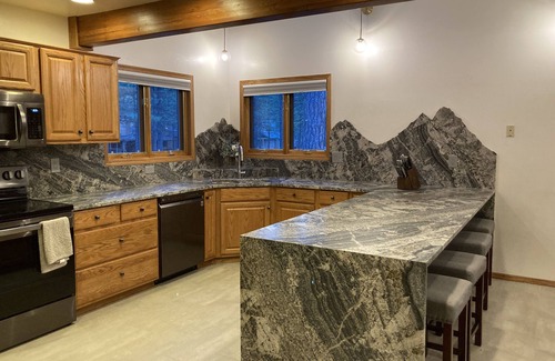 Black Butte Ranch House | Black Butte Style & Comfort Close to Glaze Meadow Rec Center-4 bedrooms + loft