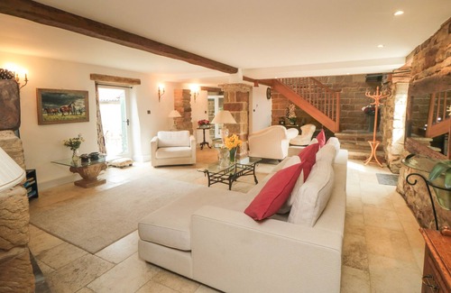 Easterside Cottage | BLACK CAT COTTAGE, pet friendly, luxury holiday cottage in Helmsley