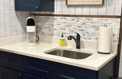 Yancey Cabin | Black Creek Cabin - Quiet Escape Under Oaks in Devine, Texas