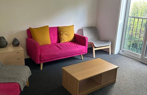 Dunstable Apartment | Black Door MALT-Huku Kwetu (Dunstable)