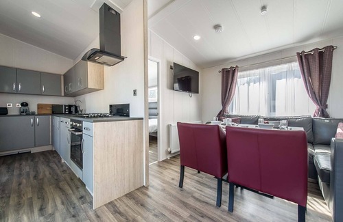Barmston Cottage | Black Edition Lodge - Unit 6 - a lodge that sleeps 6 guests in 2 bedrooms
