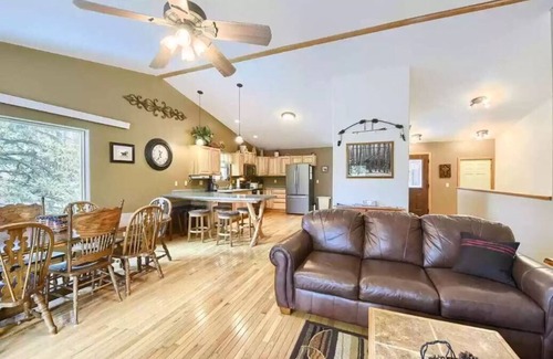 Lead Cabin | Black Hills SD Deadwood, Privacy, Comfort & Convenience with Breathtaking Views