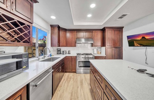 Corona House | Black Oak Haven｜Mainfloor Bedroom｜Garage｜Pet Friendly｜Walk In Closets #42144