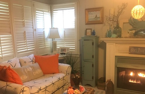 Niantic Cottage | Black Point Beach Club Coastal Cottage with Private Pool