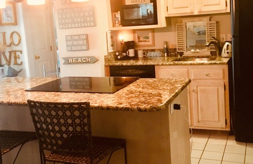 Niantic Cottage | Black Point Beach Club Coastal Cottage with Private Pool