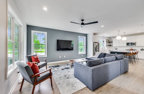 Zenda House | Black Point House, 4bd, Scenic Views, Deck, BBQ, Sleeps 10