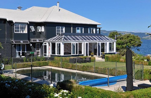 Kawaha Point Hotel | Black Swan Lakeside Boutique Hotel