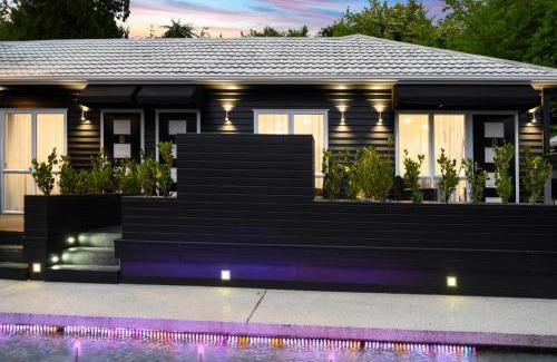 Kawaha Point Hotel | Black Swan Lakeside Boutique Hotel