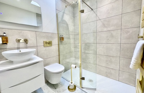 Ripon Apartment | Black Swan Mews sleeps 8 in the 3 houses
