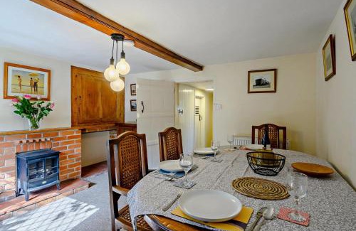 Woodbridge House | Black Tiles