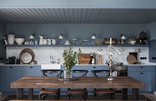 Hvalfjarðarsveit House | Black timber house