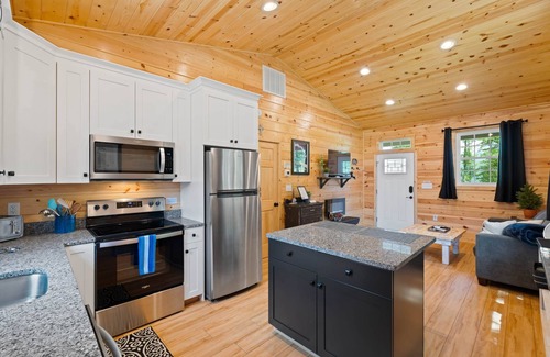 Stanley Cabin | Black Walnut Cottage: A Romantic Couple's Cabin!