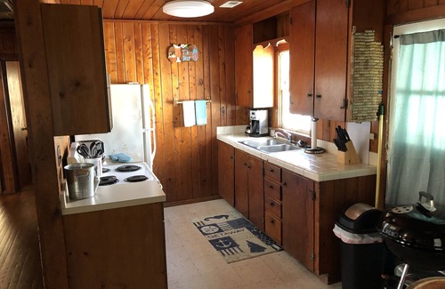 Kitty Hawk Cottage | BlackBeard's Retreat - Historic and Pet Friendly by RedAwning