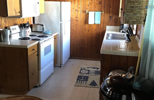 Kitty Hawk Cottage | BlackBeard's Retreat - Historic and Pet Friendly by RedAwning