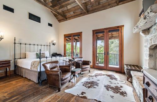 Fredericksburg Hotel | Blacksmith Quarters on Barons Creek