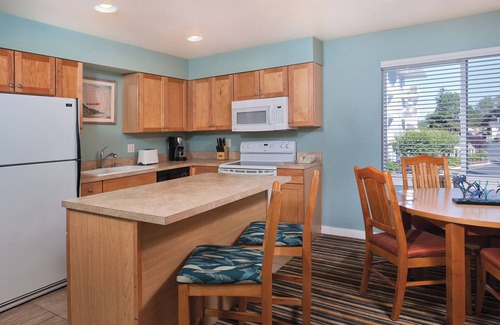 Birch Bay Resort | Blaine, WA: 1 Bedroom Condo w/Fireplace, Private Balcony, Resort Pools & More