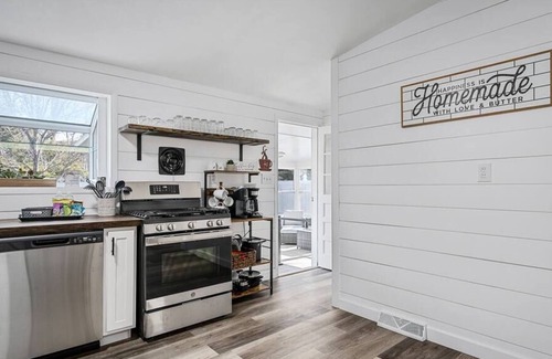 Wentzville House | Blair's House in Wentzville - Hot Tub - Game Room