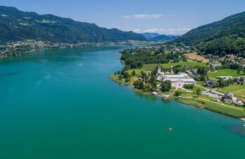 Bodensdorf Apartment | Blaues Haus Ferienwohnung Bodensdorf Ossiacher See Gerlitzen Alpe