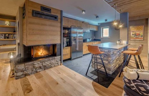 Val-d'Isere Apartment | Blazing Sunflower Apartment with Fancy Interiors