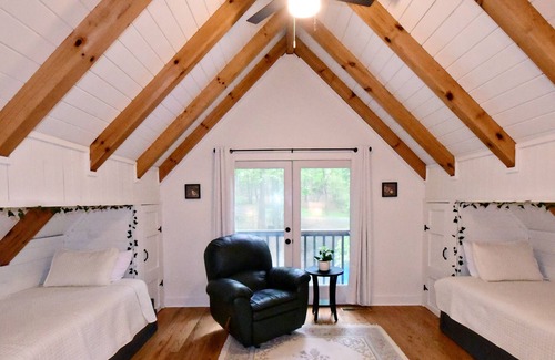 Big Canoe House | Bliss-filled Big Canoe Mountain Retreat with Epic Gameroom!