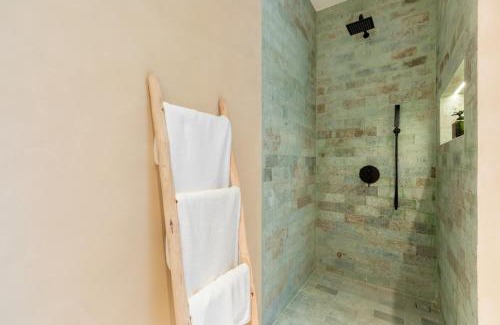 Nong Chaeng Villa | Bliss Tropical Seaview Villa