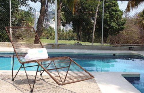 Club Deportivo Apartment | BLISSFUL ACATOWN BEACH PENTHOuSE