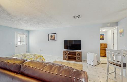 Englewood Hotel | Blissful Beach Retreat C