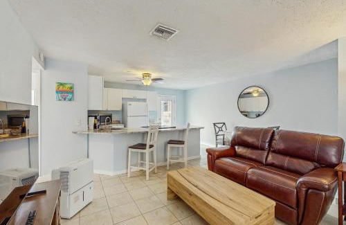 Englewood Hotel | Blissful Beach Retreat C