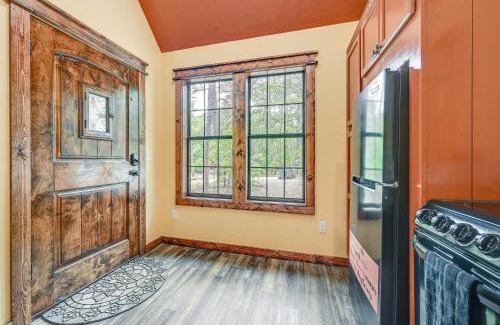 Broken Bow Apartment | Blissful Broken Bow Studio Fire Pit and Jacuzzi Tub