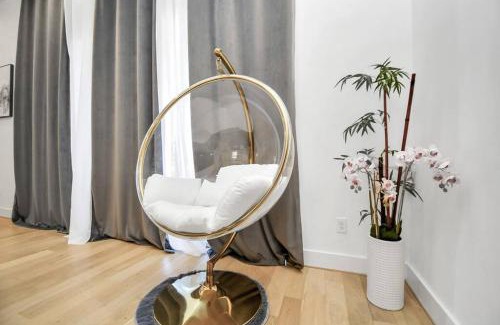 East Downtown Houston Villa | BlissHaven Luxe & Spacious in Downtown Houston with Soaking Tub ,Rooftop and free Parking