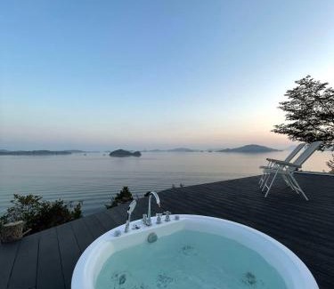 Kurahashi House | bLOCAL Umitosora - 2 BR Villa with Breathtaking Ocean View for 10 Ppl