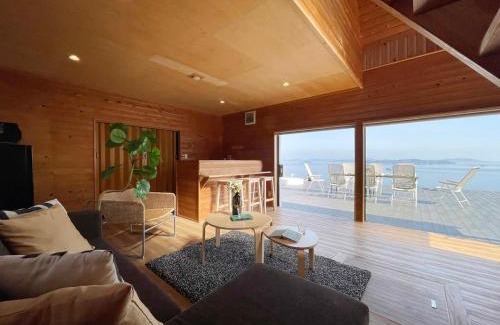Kurahashi House | bLOCAL Umitosora - 2 BR Villa with Breathtaking Ocean View for 10 Ppl
