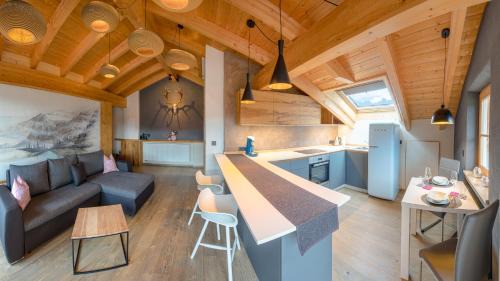 Kruen Apartment | Block's Lounge