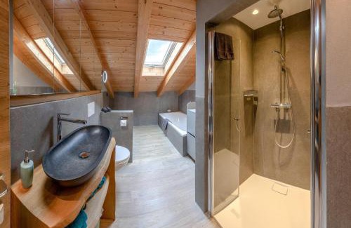 Kruen Apartment | Block's Lounge