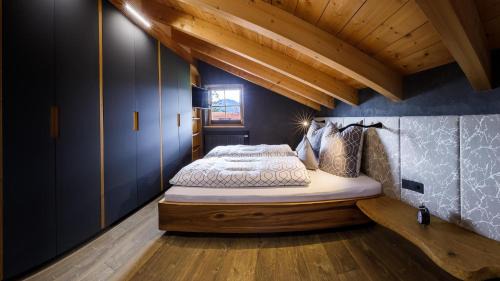 Kruen Apartment | Block's Lounge