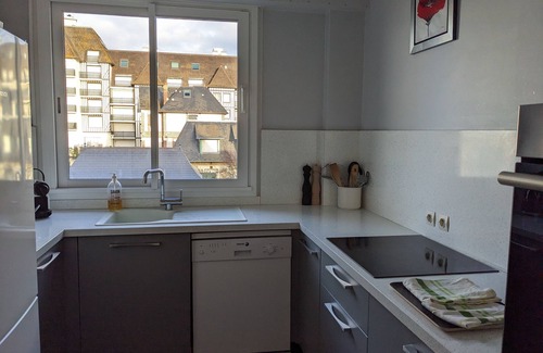 Blonville-sur-Mer Apartment | Blonville beautiful seafront apartment 10 minutes from Deauville