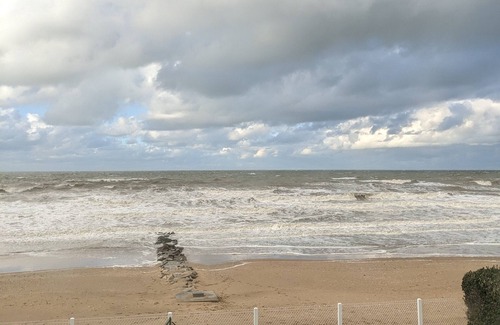 Blonville-sur-Mer Apartment | Blonville beautiful seafront apartment 10 minutes from Deauville