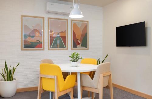 Santacruz East Hotel | Bloom Hotel - BKC Kalina
