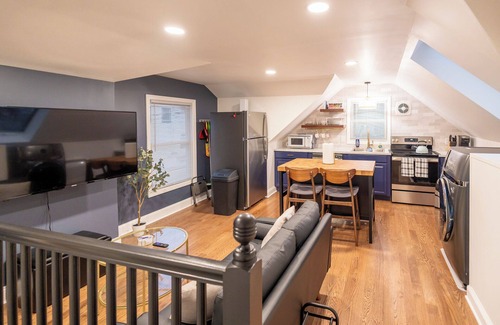 Bloomfield Apartment | Bloomfield 1 Bed, Laundry In-Unit, Parking, Pets OK, Fios, Separate Entrance