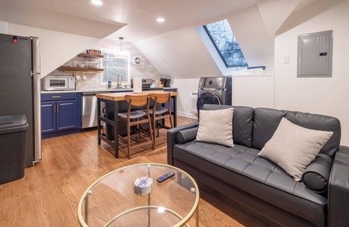 Bloomfield Apartment | Bloomfield 1 Bed, Laundry In-Unit, Parking, Pets OK, Fios, Separate Entrance