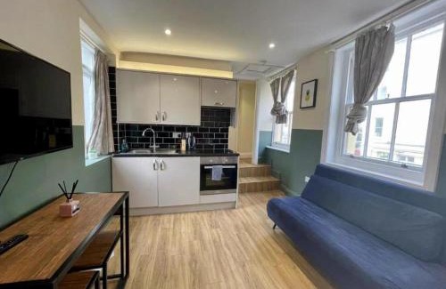 Hove Apartment | Bloomsaway Seafront Studio BN38BRU03